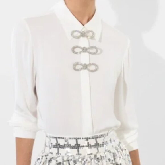 ALICE AND OLIVIA Willa Placket Top With Embellished Bow Detail In Off White - Picture 4 of 4
